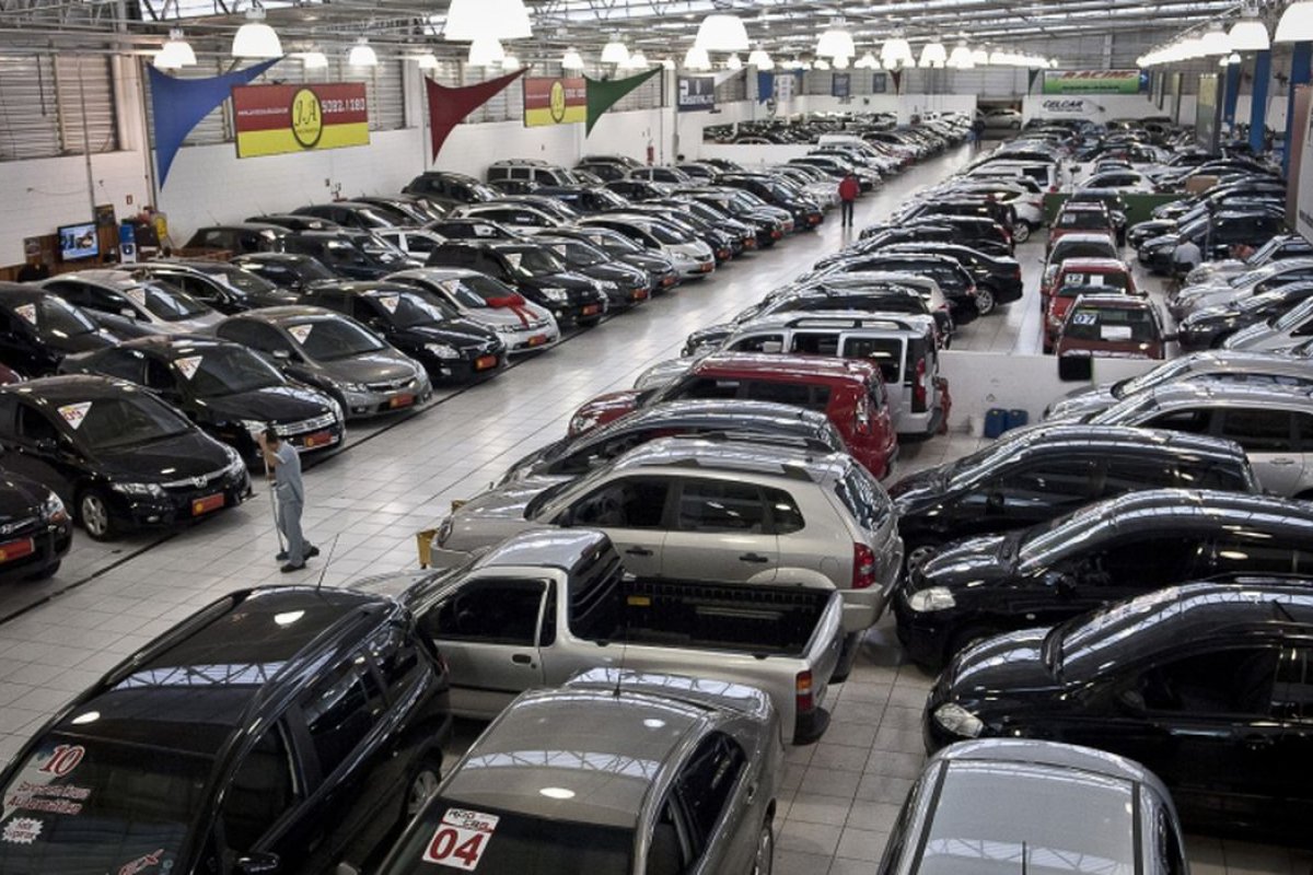 Com altas da Selic, financiamento de carro fica mais caro no Brasil 