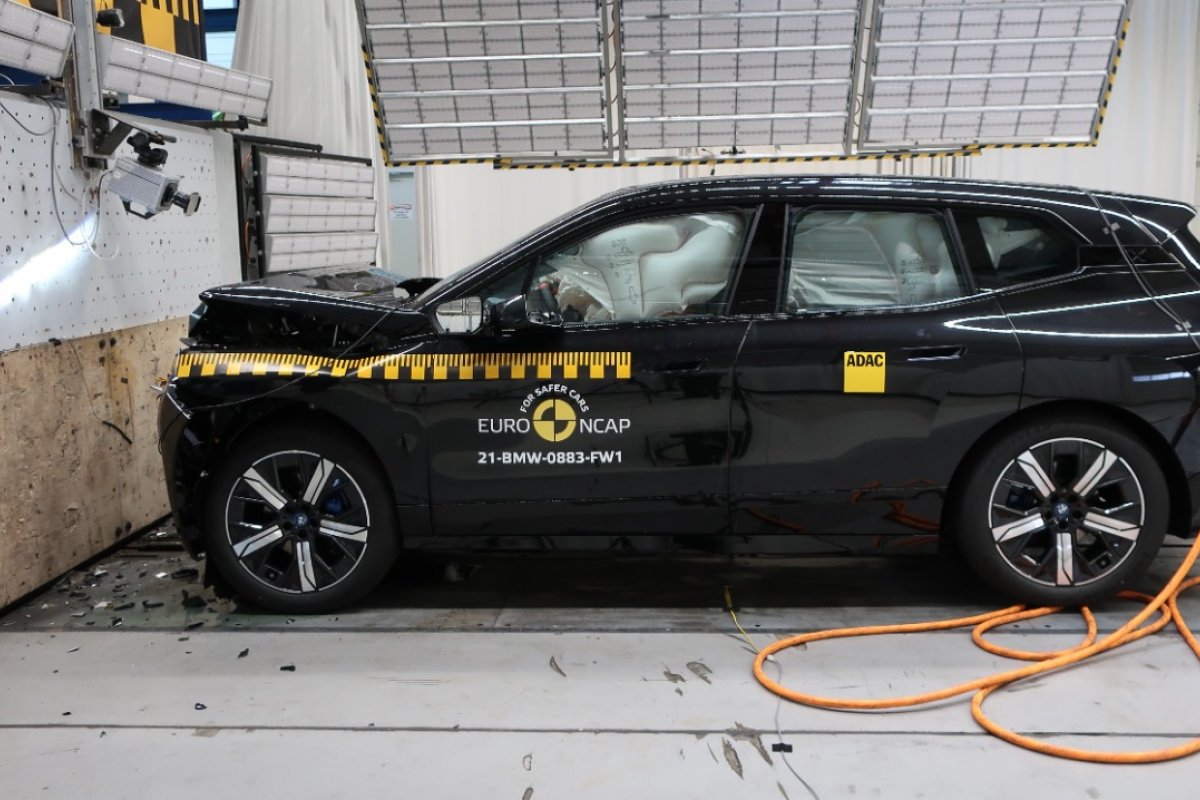 SUV elétrico da BMW recebe nota máxima em teste de colisão na Europa 