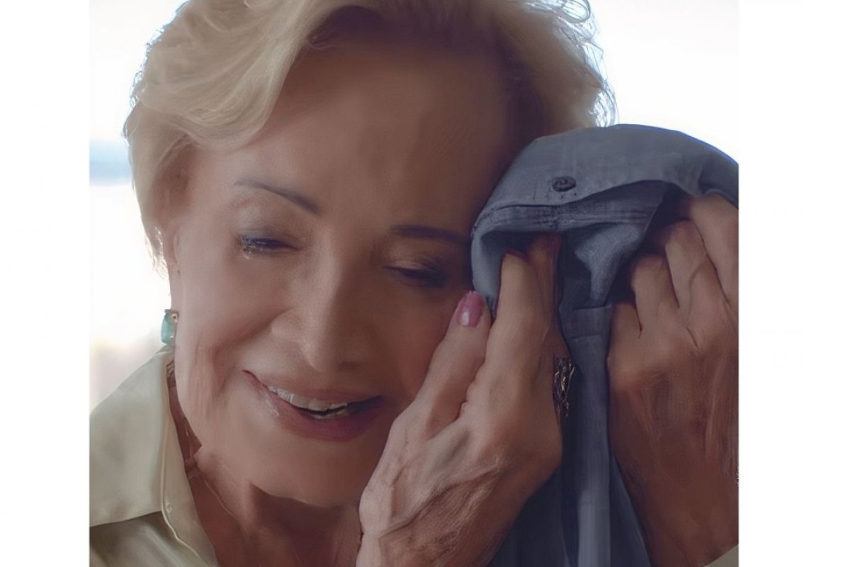 Glória Menezes fala sobre a importância de resgatar gestos de carinho neste Natal: "Amar é lindo!"