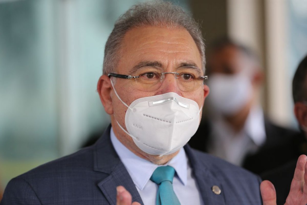 ‘Ninguém defende vacina mais do que eu’, afirma Queiroga após polêmica