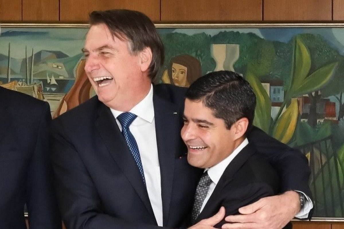 Bolsonaro parabeniza PF por deflagrar ação na Prefeitura de Salvador