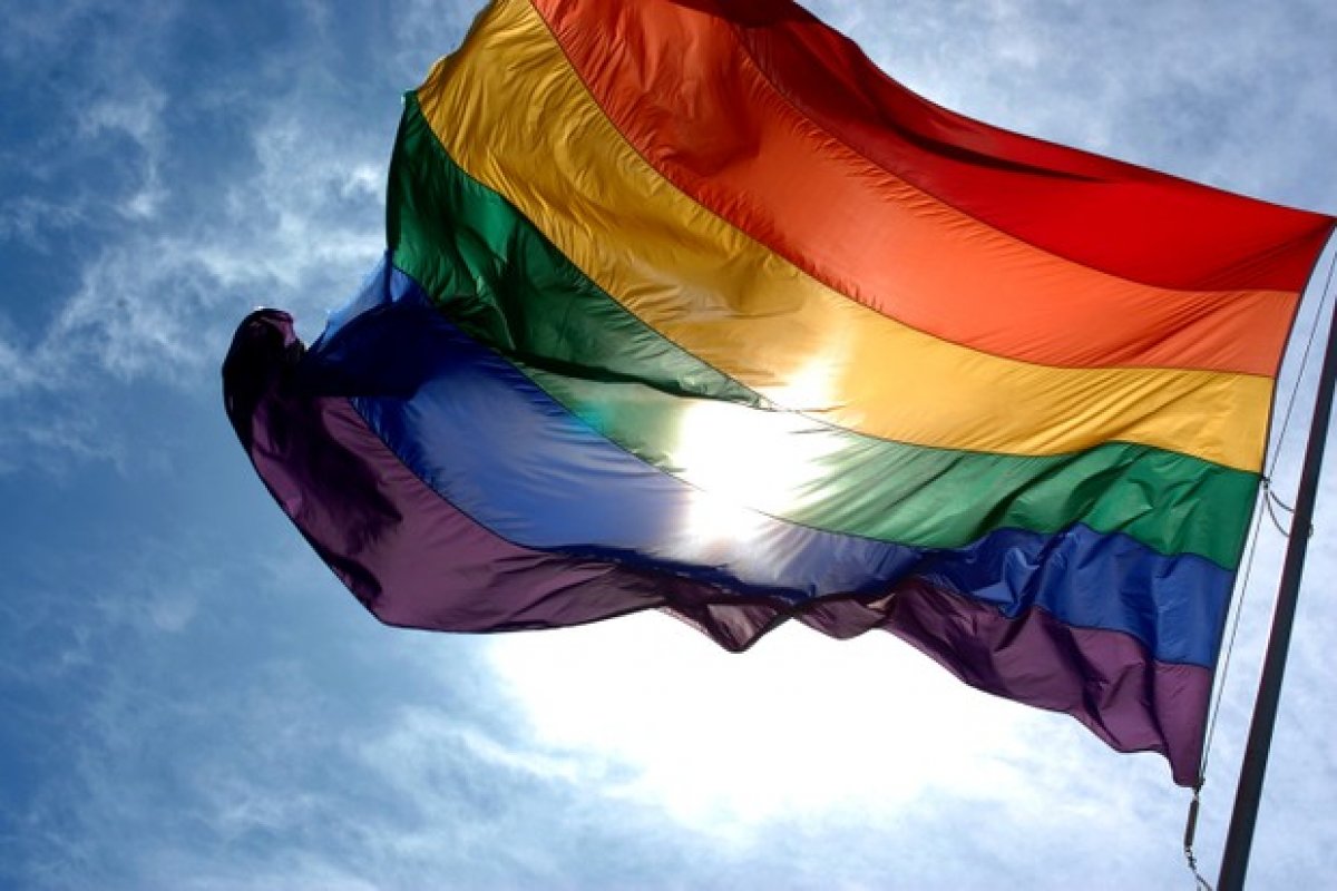 UE determina que Estados reconheçam famílias LGBTQIA+