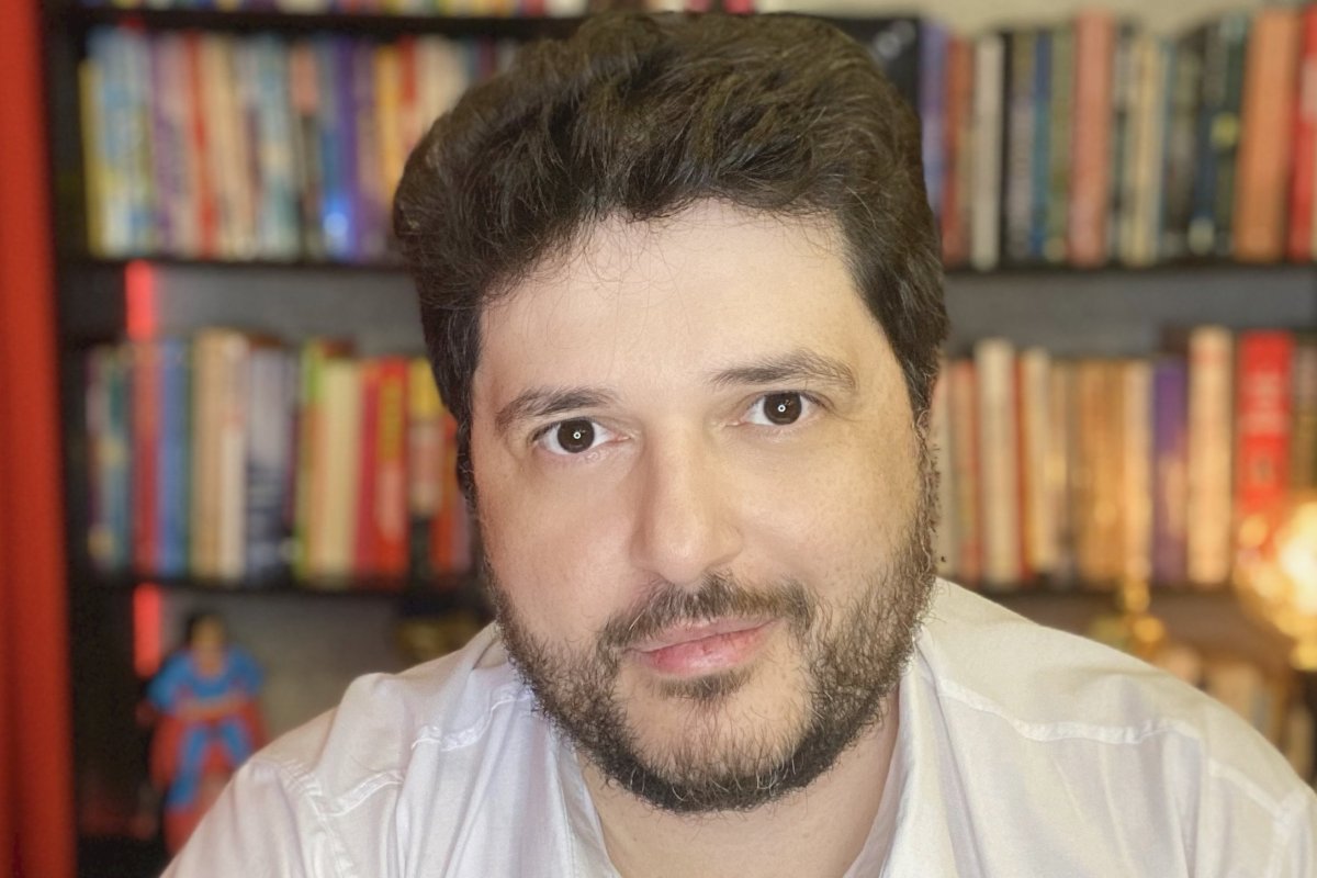 Premiado roteirista Saulo Sisnando estabelece narrativa LBGT que vai além de uma jornada de descoberta da sexualidade dos protagonistas