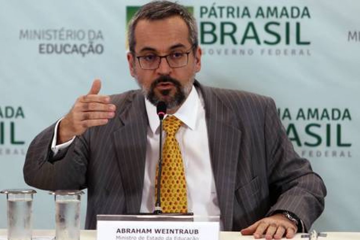 Weintraub volta a criticar as universidades federais e defende o ensino técnico