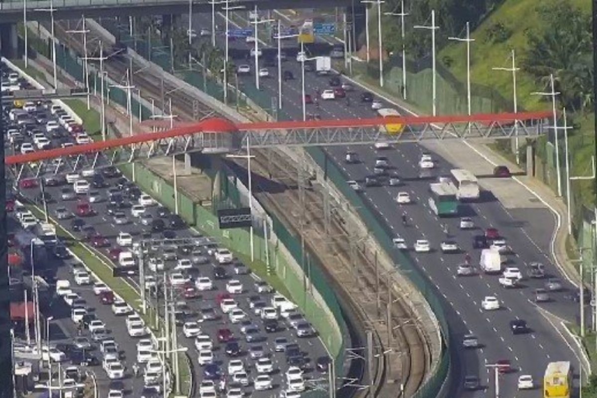 Boletim de trânsito: Saiba quais vias registram congestionamento nesta segunda-feira (7)