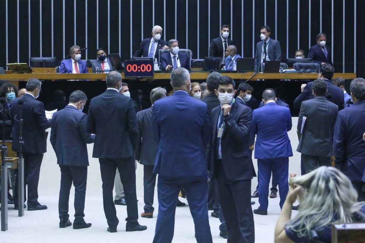 Câmara derruba veto de Bolsonaro e retoma fundo eleitoral de R$ 5,7 bilhões