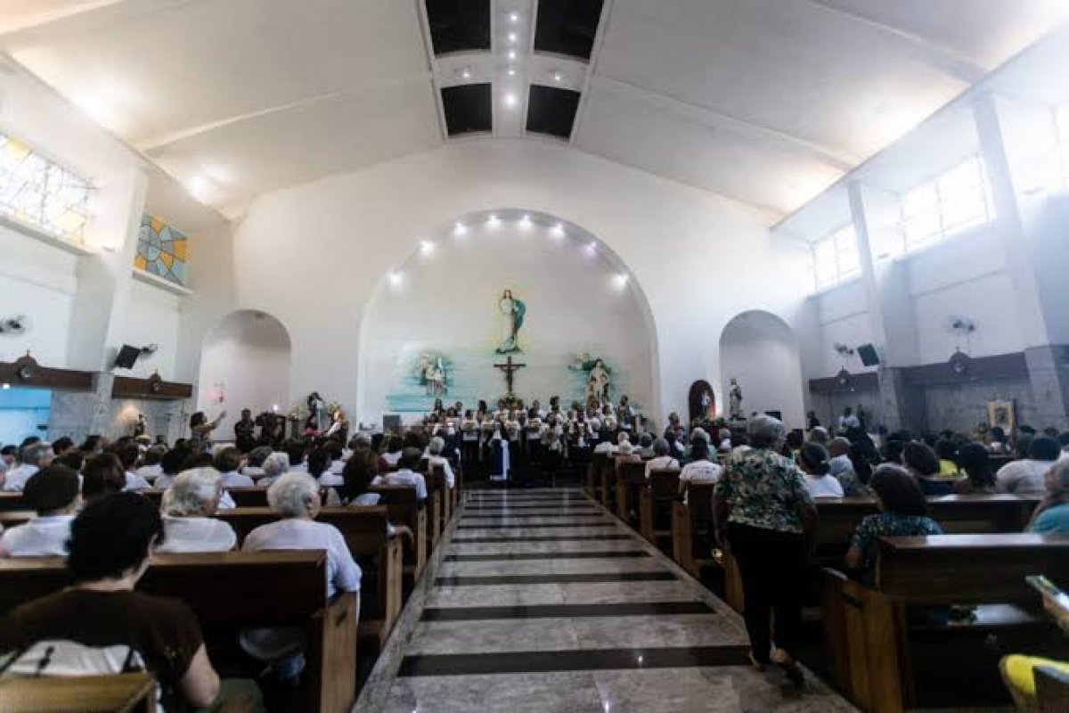 Missa de Natal das Obras Sociais Irmã Dulce reúne profissionais pacientes, moradores e voluntários no Santuário do Anjo Bom