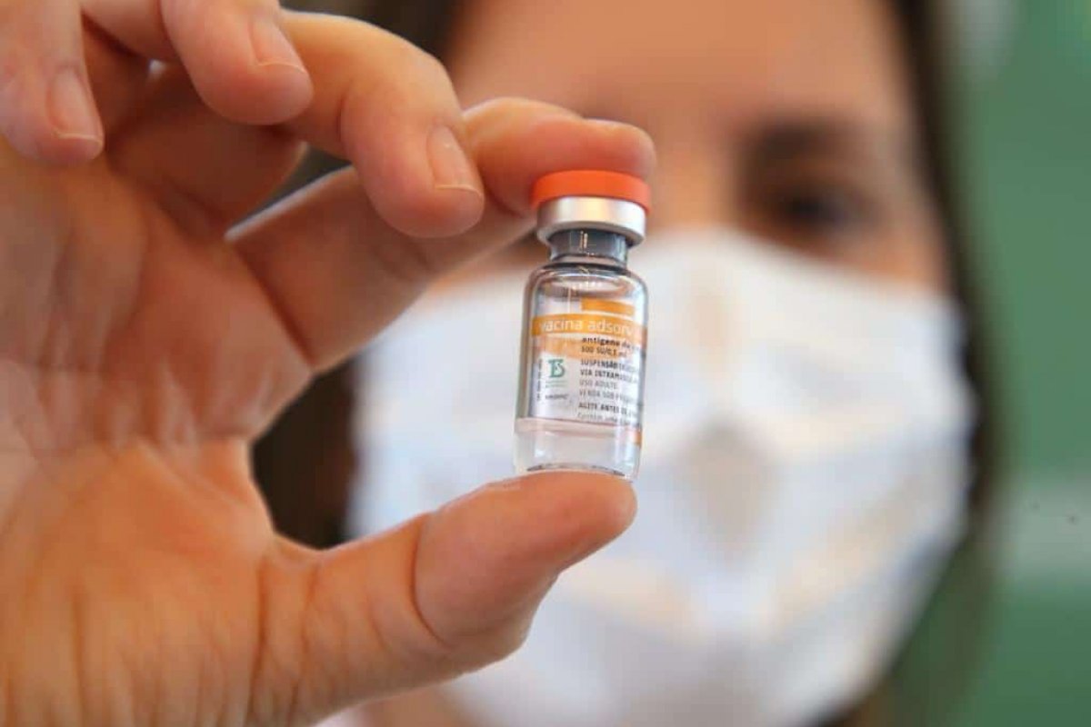 Estudo encomendado pela Saúde analisa eficácia de reforço para Coronavac