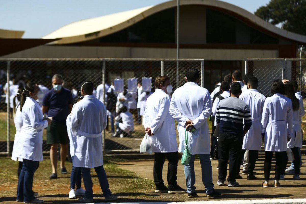 Inep realiza segundo dia de provas do Revalida 2021 neste domingo