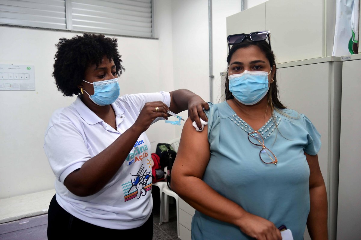 Salvador reduz intervalo para aplicação da dose de reforço contra Covid-19 em pessoas com 18 anos ou mais 