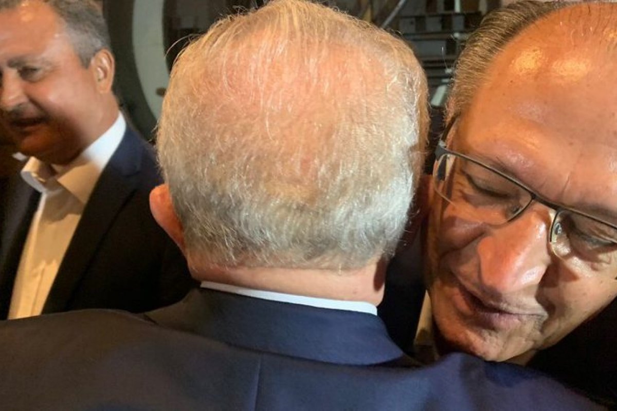 Rui marca presença em encontro entre Lula e Alckmin em SP