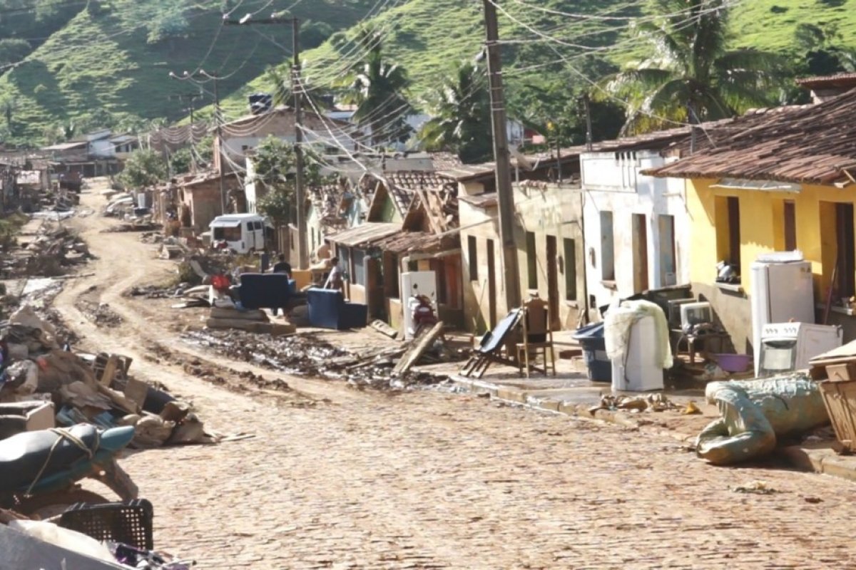 Cresce o número de pessoas afetadas pela chuva no sul da Bahia