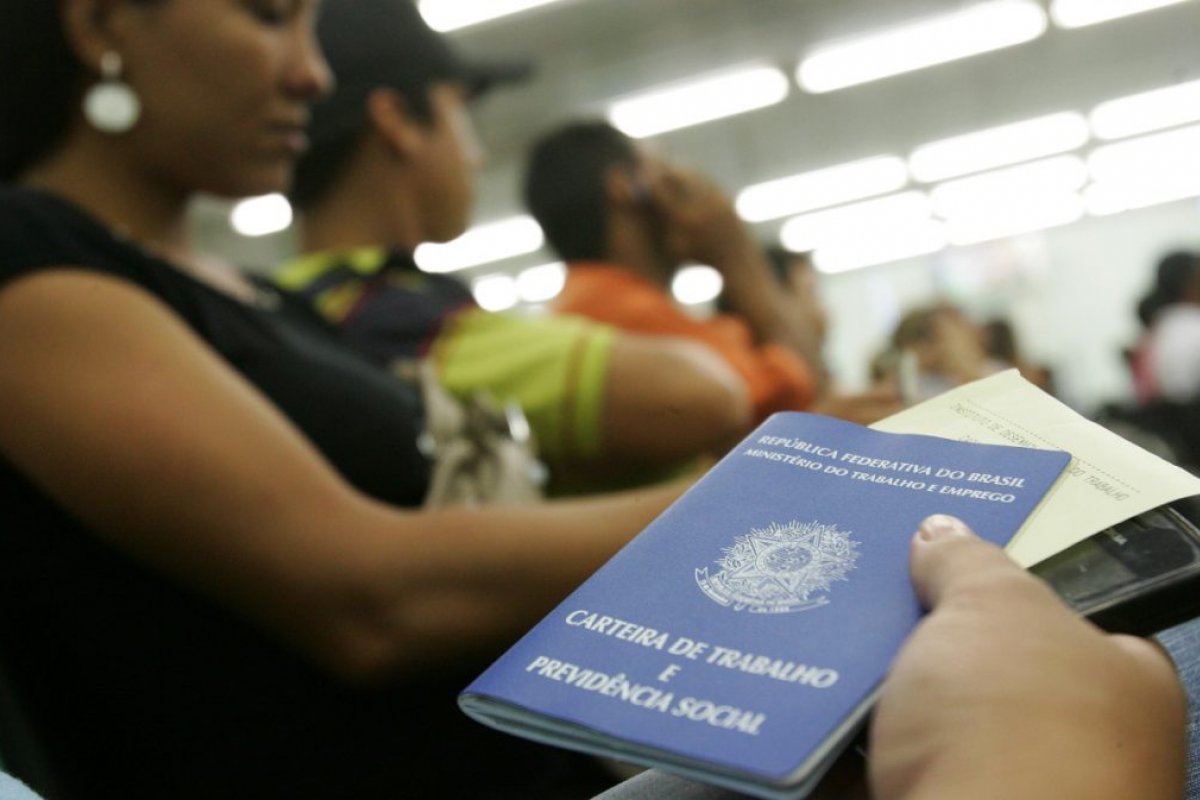 Oito das nove capitais do Nordeste registram queda na criação de empregos
