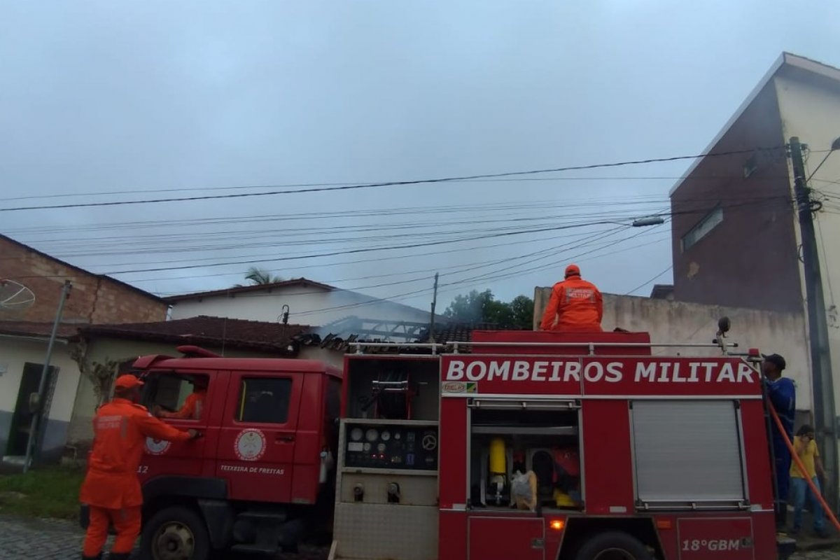 Incêndio atinge casa e grávida inala fumaça na cidade de Itamaraju, sul da Bahia
