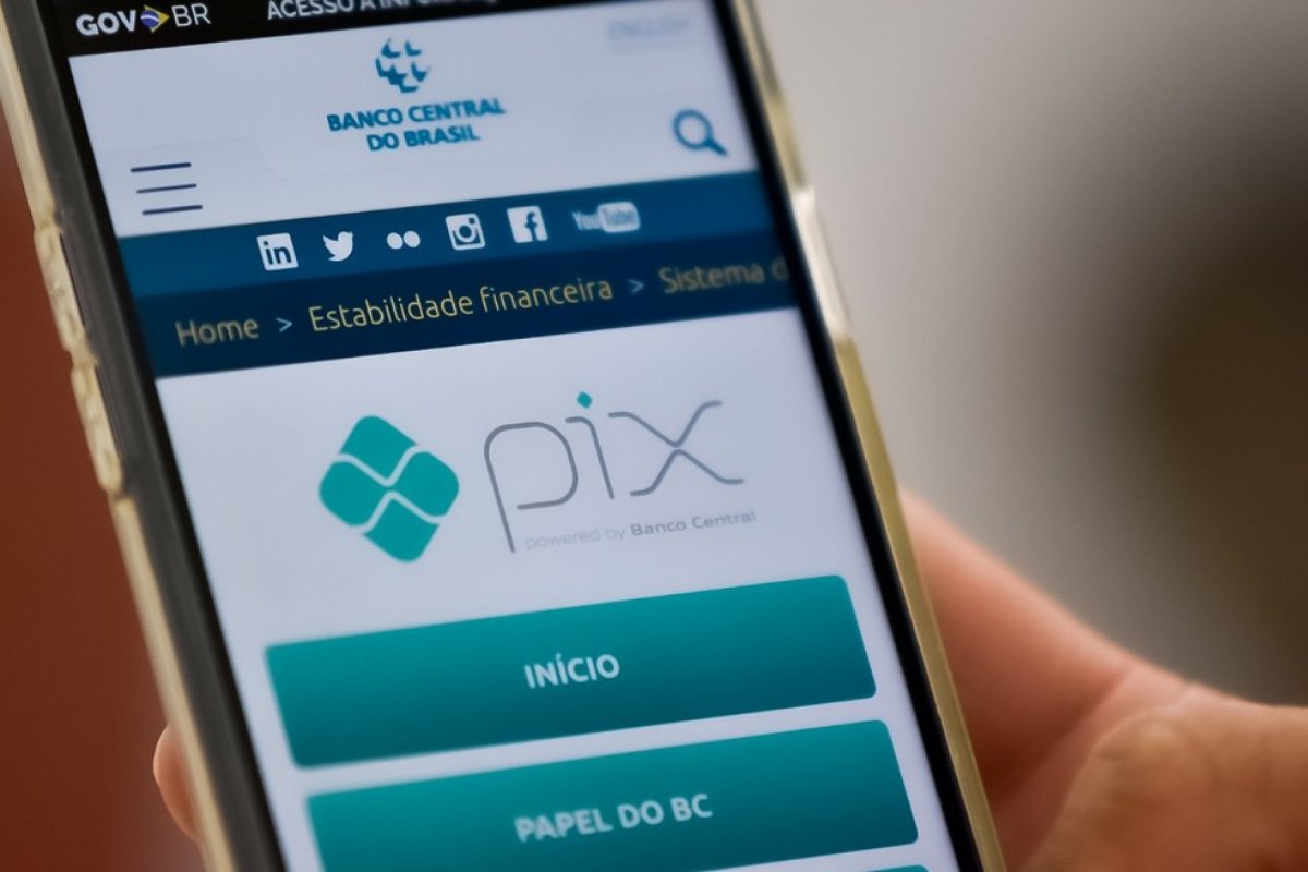 Pix representa mais de 80% do número de transações com cartões