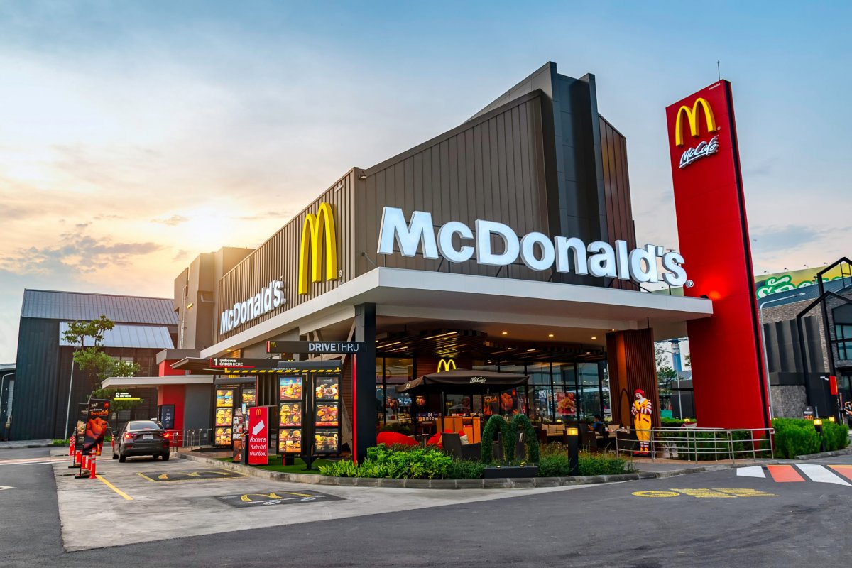 McDonald's raciona batatas fritas no Japão em razão das inundações no Canadá e pandemia