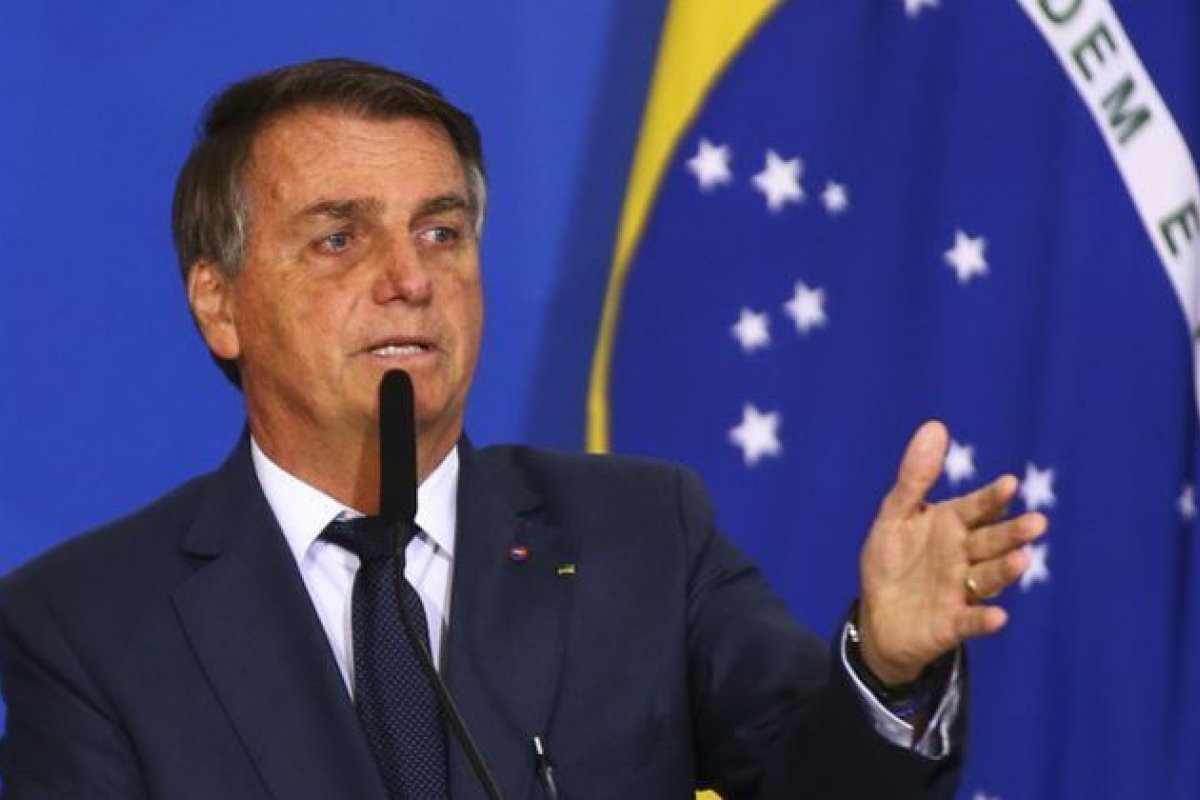 Jair Bolsonaro realiza mudanças nas normas do Conselho de Medicina