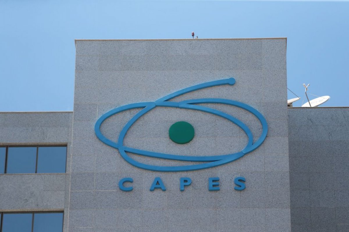 Mais 24 pesquisadores da Capes pedem demissão 