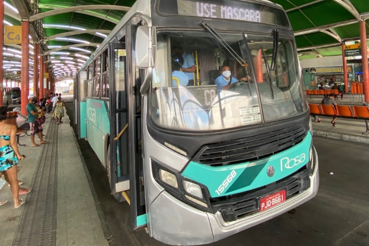 Feira de Santana reduz tarifa de ônibus para R$ 2 em horários especiais
