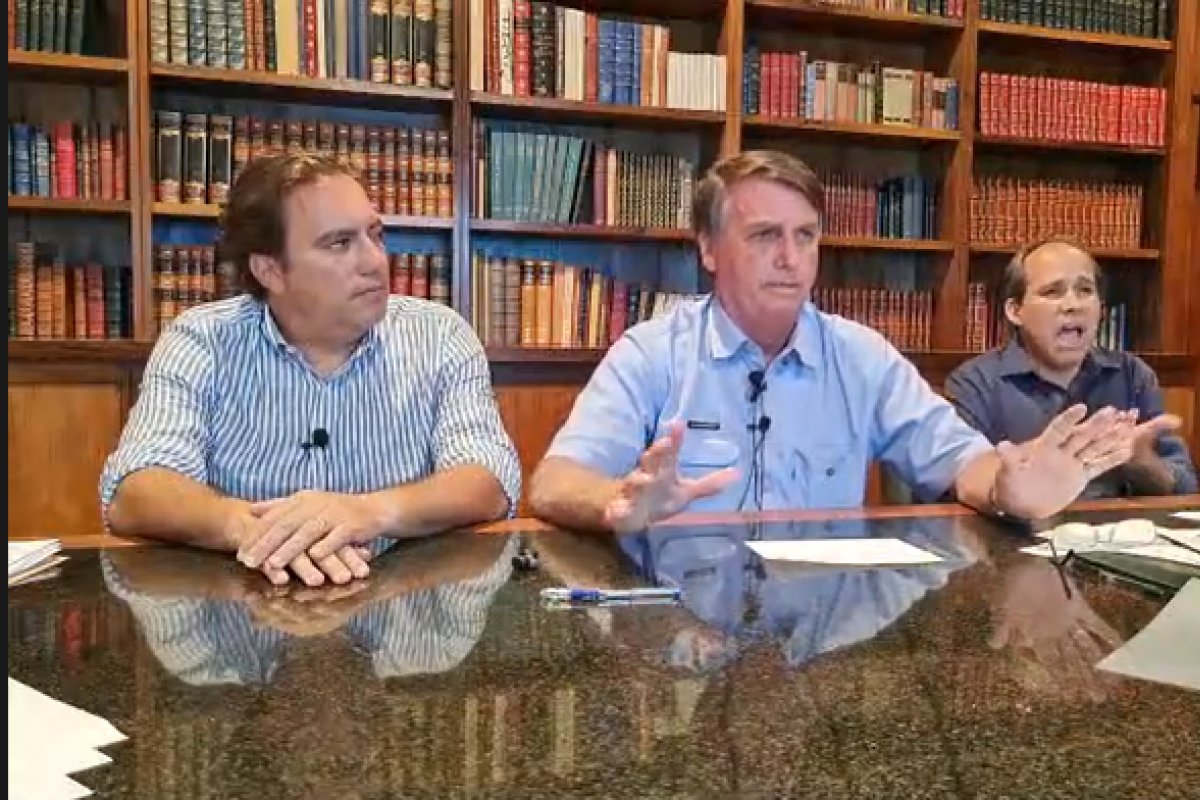 Em indireta ao STF, Bolsonaro afirma que a maior insatisfação de 2021 "são as interferências indevidas"