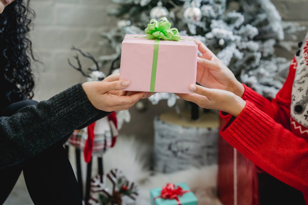 Confira os direitos do consumidor na hora de trocar presentes de Natal