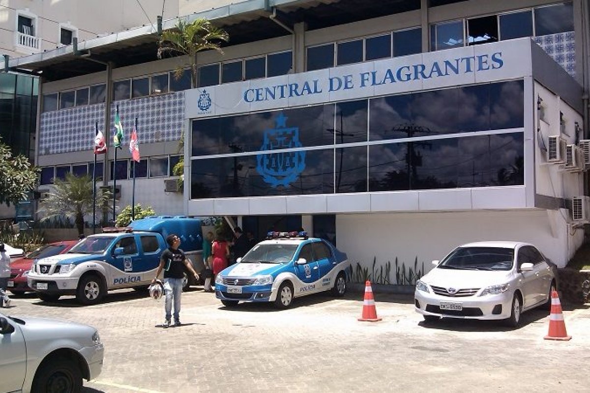 Salvador: homem de 21 anos é preso por tráfico de drogas em Fazenda Grande do Retiro