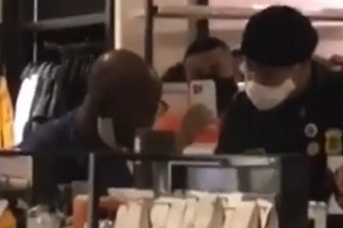 Salvador: Homem é acusado de roubo em loja da Zara e clientes apontam racismo
