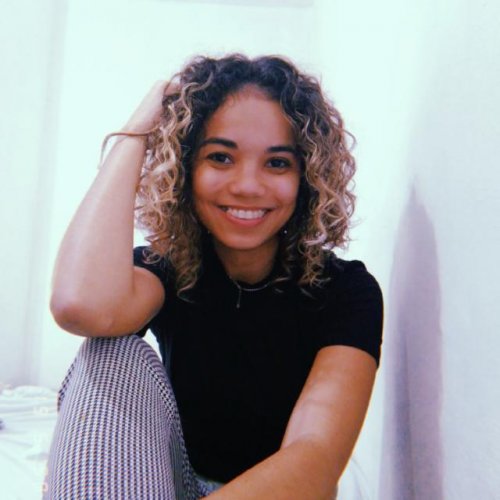[Stephanie Ferreira ]