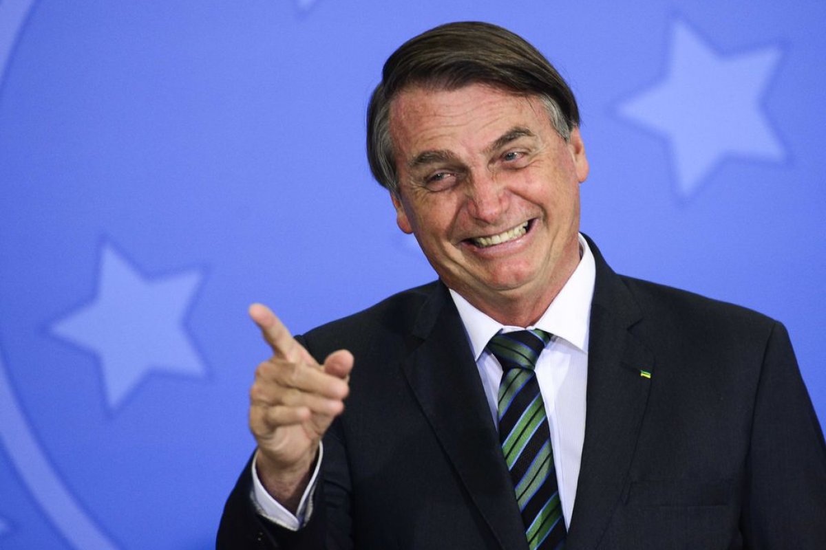 [Bolsonaro vai participar de jogo de futebol de Gustavo Lima e Marrone]