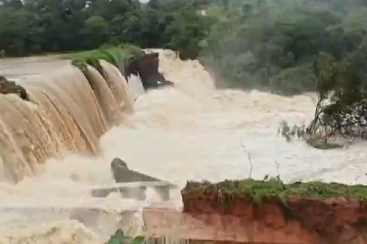 [Prefeitura em Pará de Minas emite alerta para risco de rompimento de barragem ]