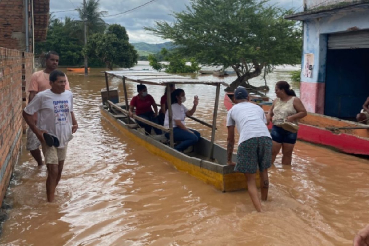 [Governo Federal vai destinar R$ 3 bilhões para cidades afetadas por enchentes]