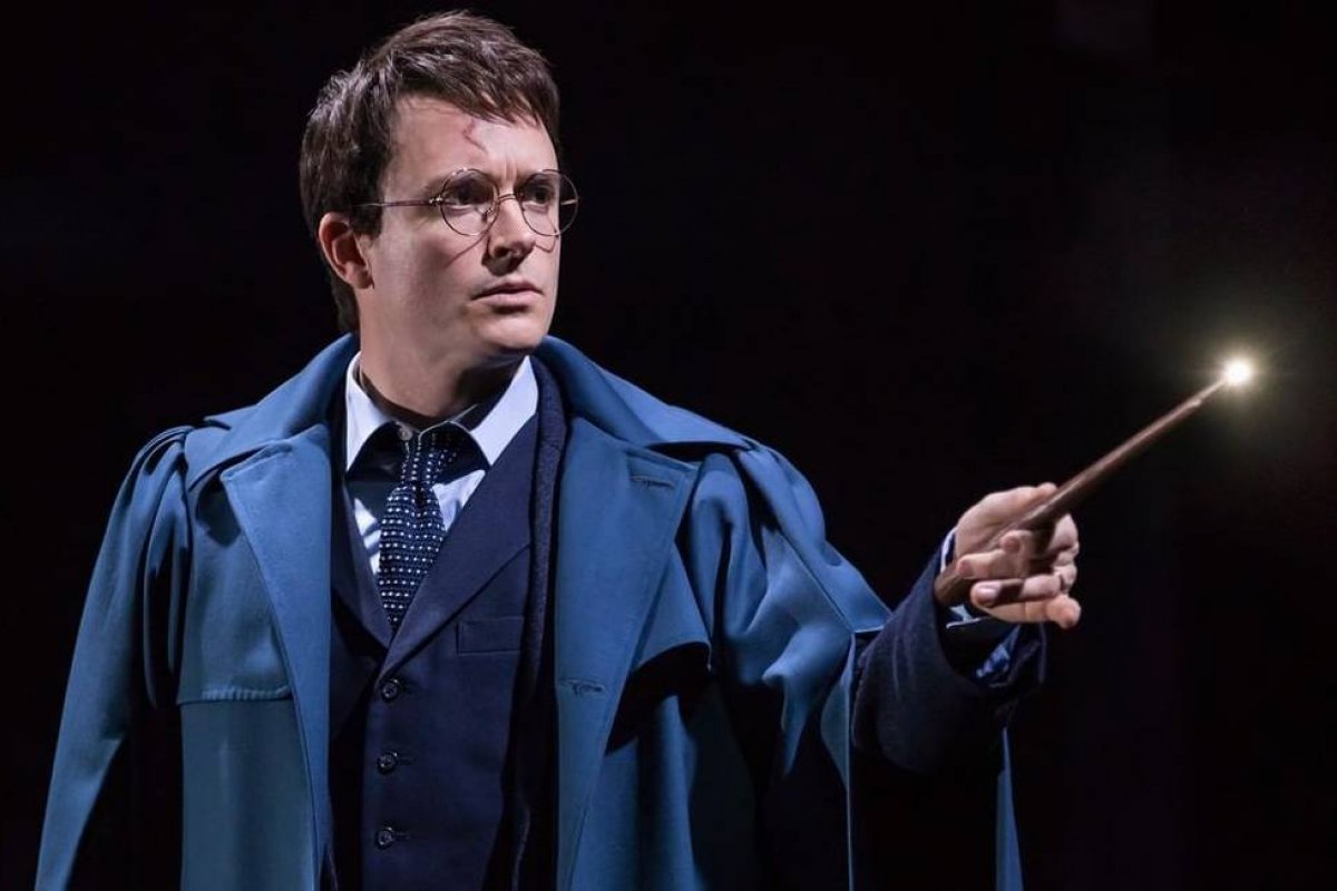 [Ator que faz Harry Potter na Broadway é demitido após denúncia de atriz]