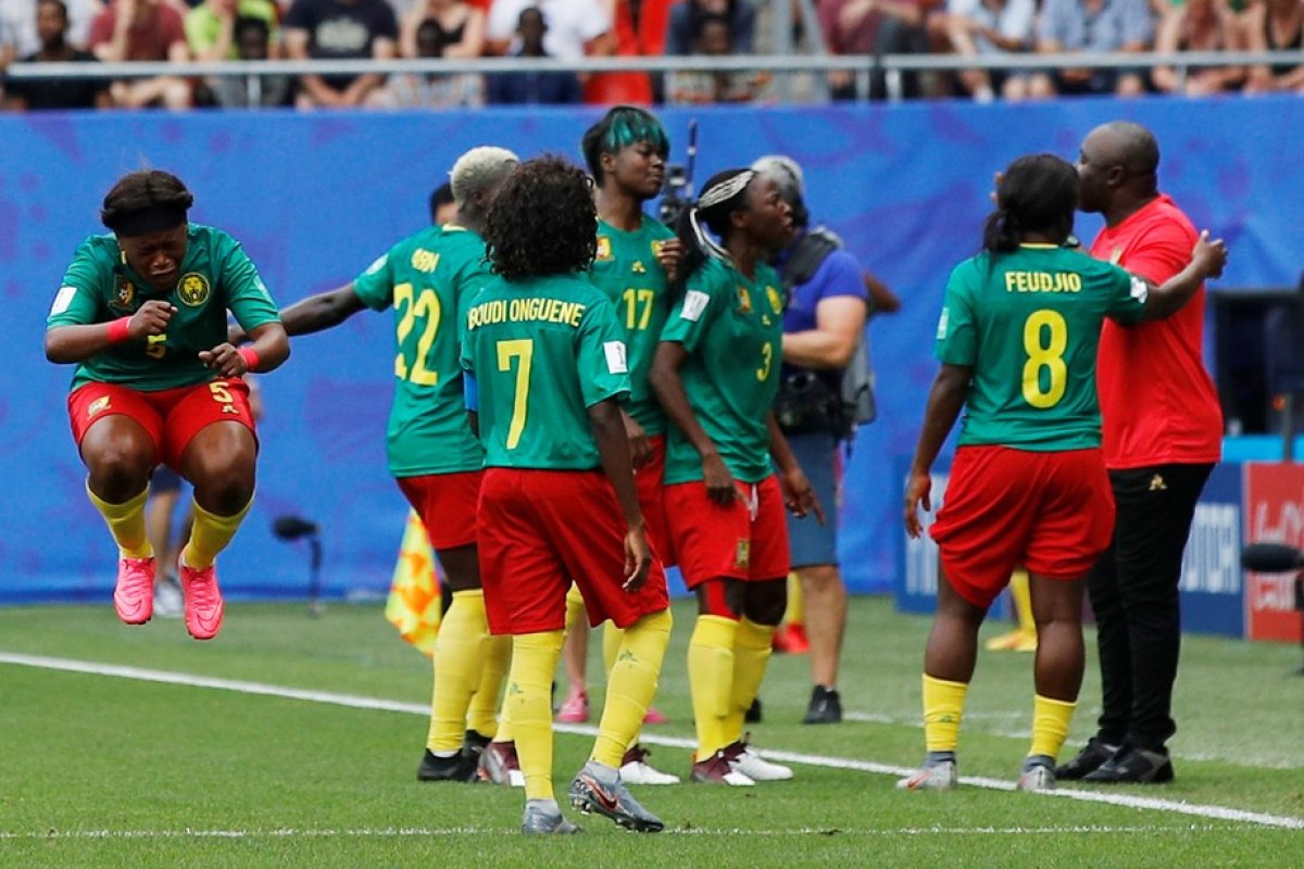 [Tumulto em estádio na Copa Africana de Nações deixa oito mortos e dezenas de feridos]