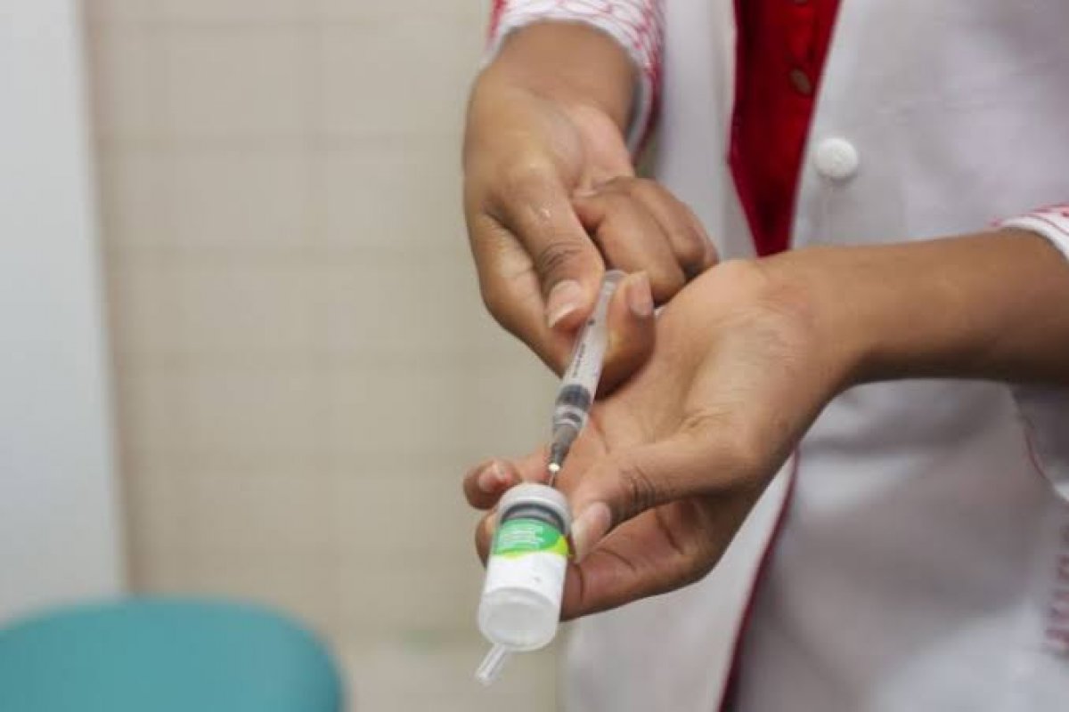 [Bahia vacina mais 7.800 pessoas contra a Covid-19 ]