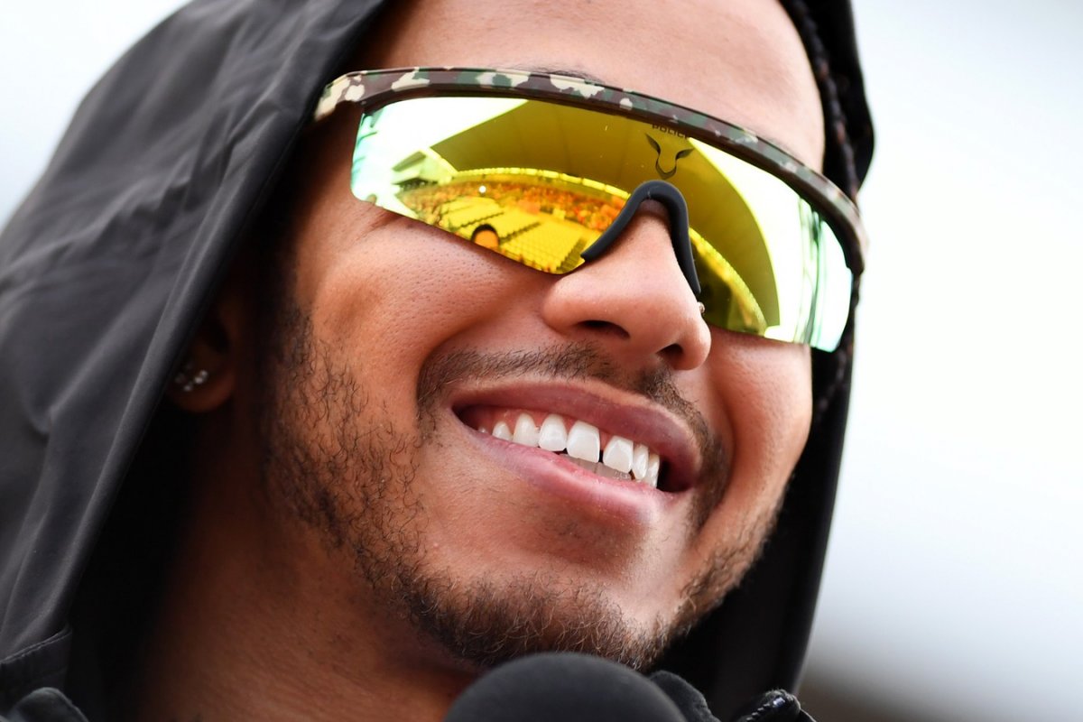 [Hamilton tranquiliza fãs que esperavam aposentadoria da F1]