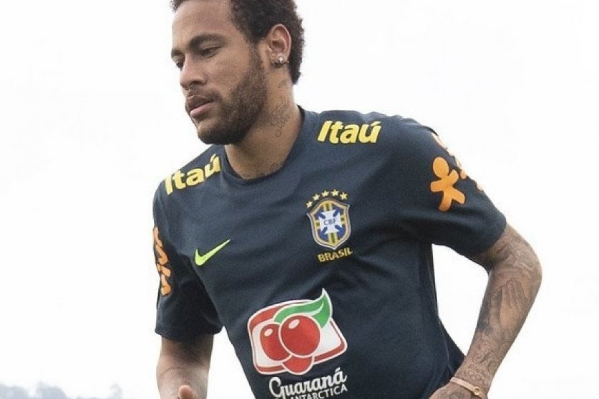 [Brasileira que acusa Neymar de estupro entregou 'dossiê’ à polícia]