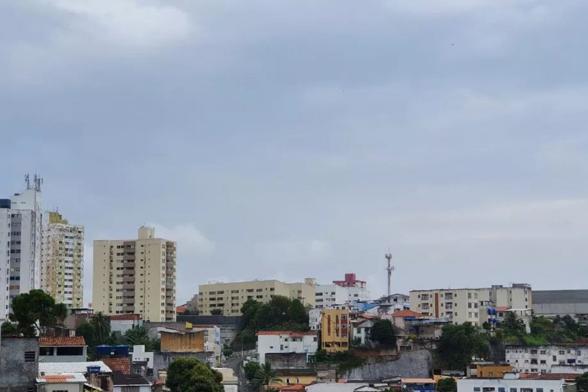 [Final de semana em Salvador tem céu claro e parcialmente nublado ]
