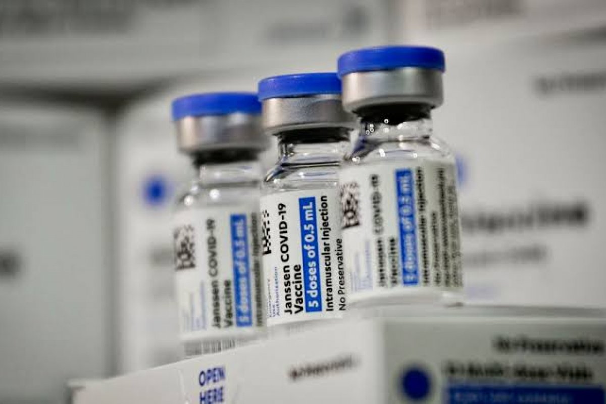 [Anvisa aprova registro definitivo de vacina da Janssen contra Covid-19]