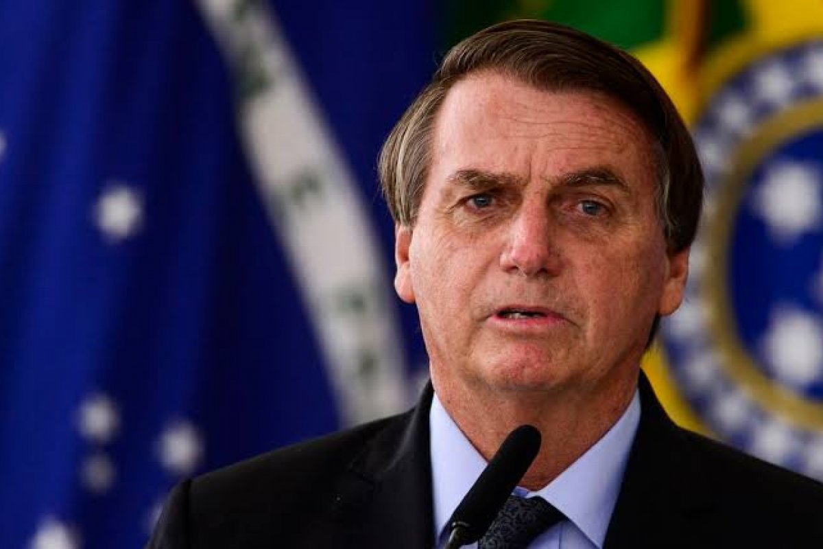 [Bolsonaro diz a militares que eleição desse ano é luta do 