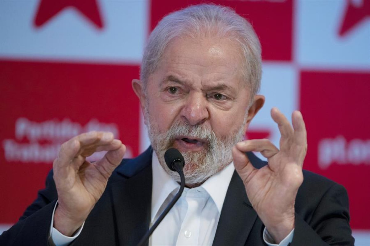 [Lula é criticado por ex-embaixatriz da Ucrânia após dizer que resolveria guerra no bar]