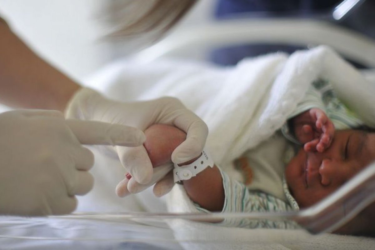 [IBGE: Brasil reduz taxas de subnotificações de mortes e nascimentos]