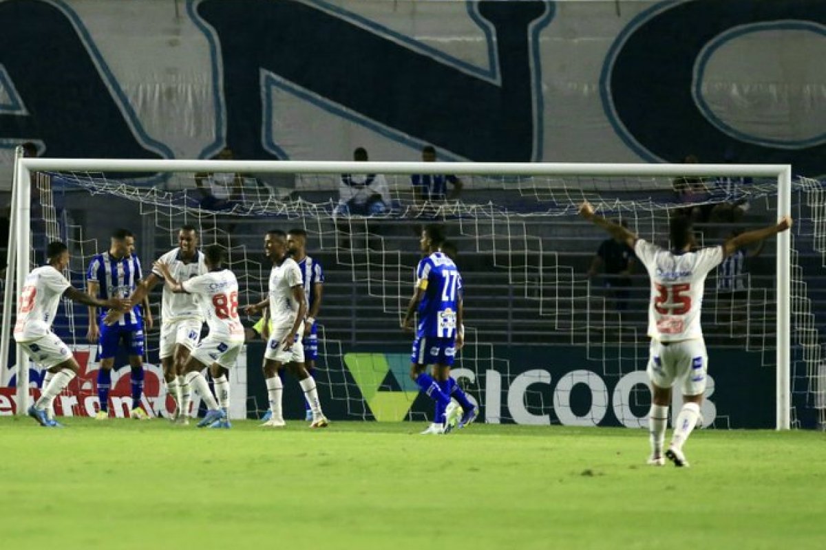 [Vídeo: Bahia empata com CSA em Alagoas, perde 100% e pode deixar de ser líder da Série B; confira o gol Tricolor]