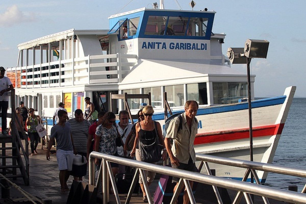 [Travessia Salvador-Mar Grande registra bom fluxo de passageiros que retornam da Ilha de Itaparica]