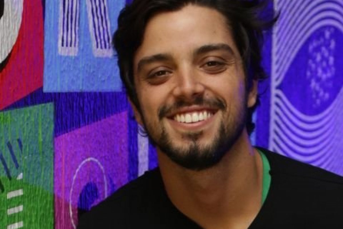 [Rodrigo Simas não tem contrato renovado com a TV Globo após 10 anos!]