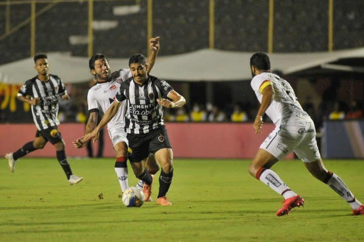 [Só dependendo de si para deixar zona de rebaixamento, Vitória enfrenta o Botafogo-PB nesta quarta-feira (18) ]