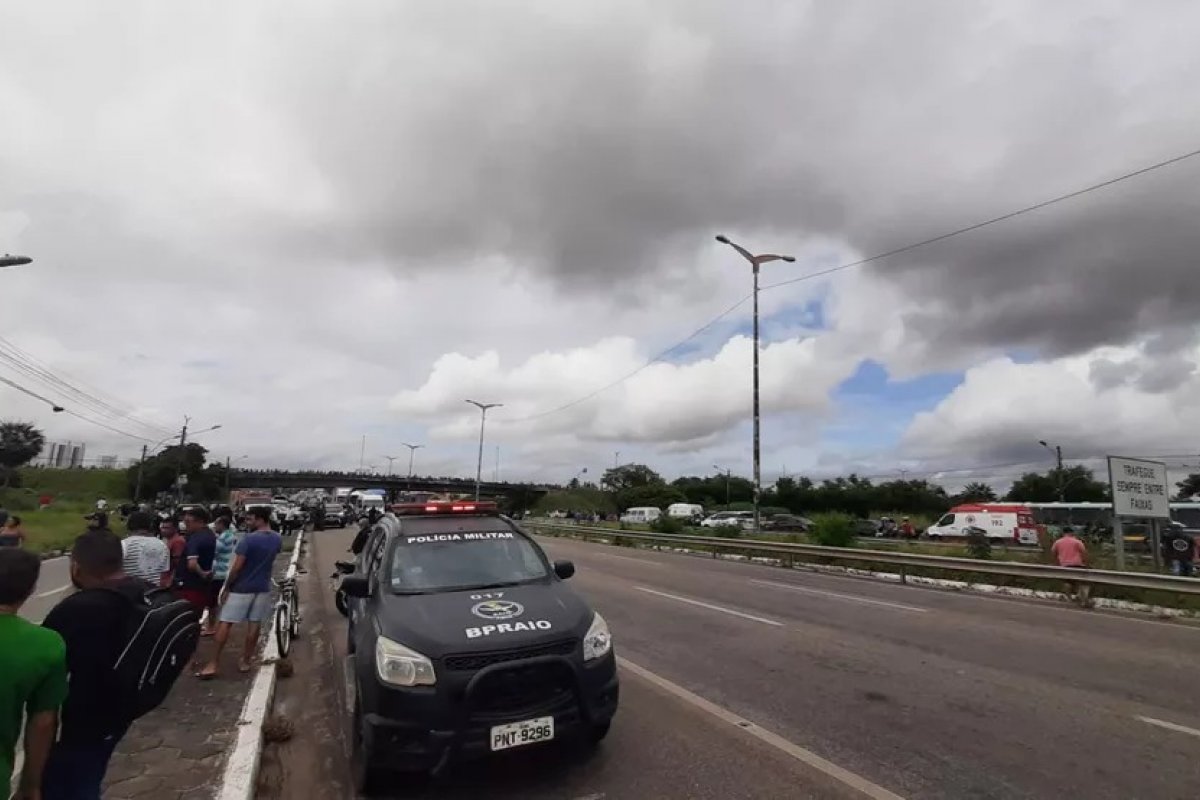 [Vídeo: dois policiais rodoviários são assassinados a tiros em Fortaleza]