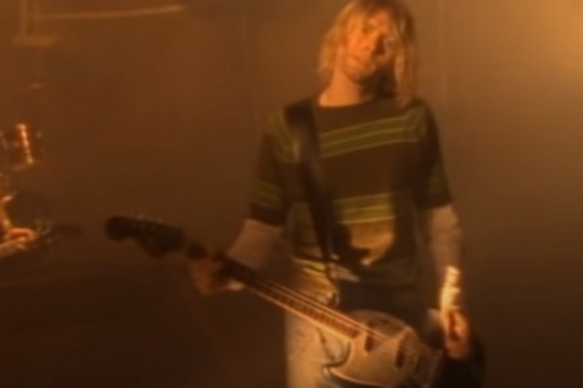 [Guitarra azul de Kurt Cobain é vendida por R$ 22 milhões em leilão]