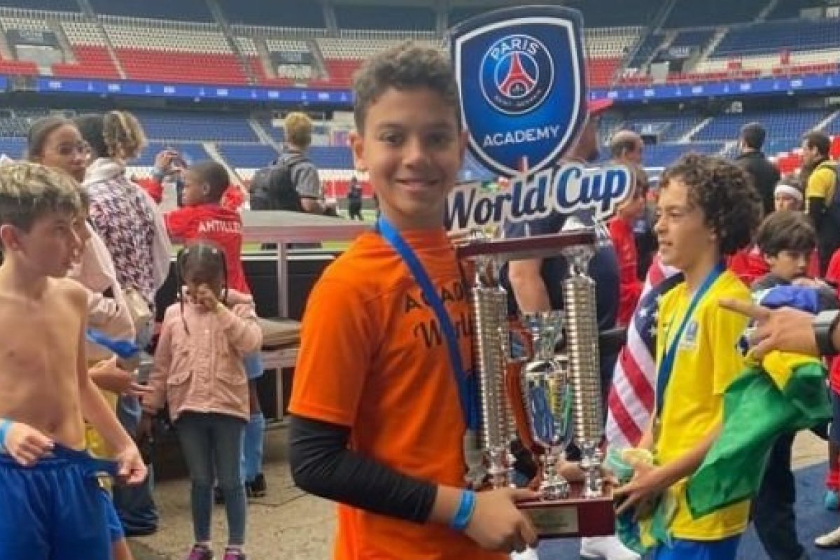 [Baiano de 11 anos conquista campeonato mundial do PSG na França]
