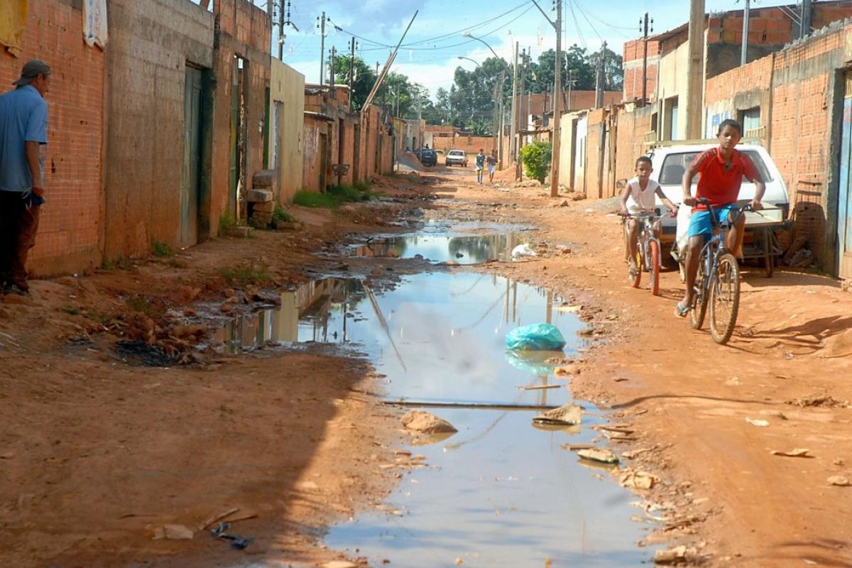 [Auxílio Brasil: quase 2 milhões de famílias em extrema pobreza não são amparadas pelo programa]