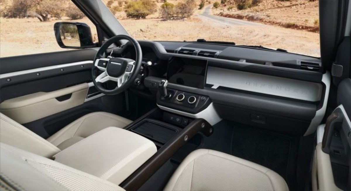 [Land Rover apresenta Defender 130 com motor V8 e oito lugares ]